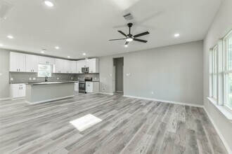 106 County Rd 3704 in Splendora, TX - Building Photo - Building Photo
