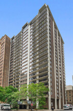201 E Chestnut St, Unit 11C in Chicago, IL - Building Photo - Building Photo