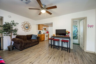 950 Augustine ave in Las Cruces, NM - Building Photo - Interior Photo