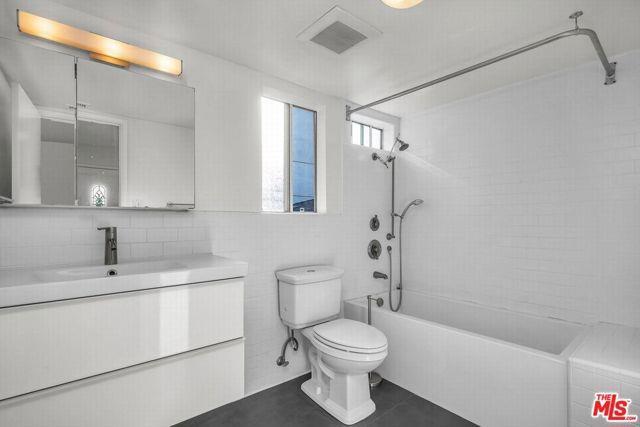 property at 466 S Venice Blvd