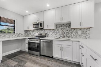 5243 Treetops Dr in Naples, FL - Building Photo - Building Photo