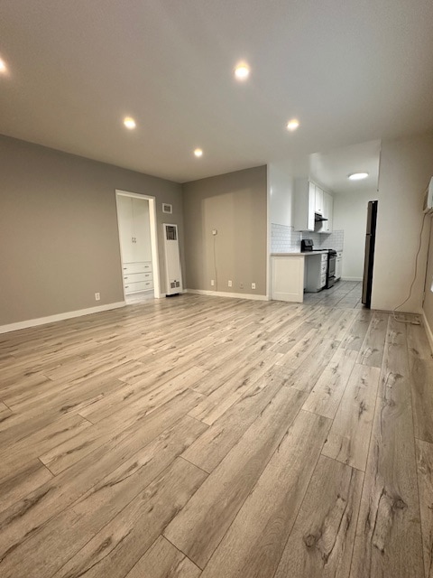 7555 De Longpre Ave