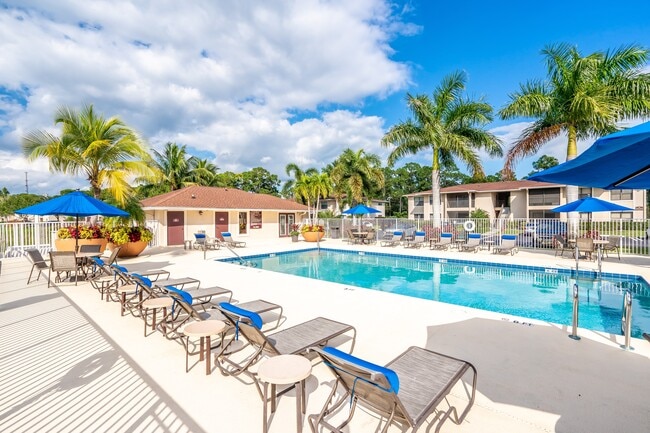 10X Harbour Pines in Port St. Lucie, FL - Foto de edificio - Building Photo