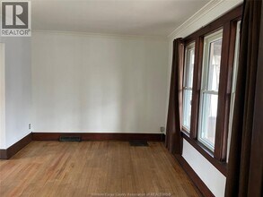570 Pine St in Windsor, ON - Building Photo - Building Photo
