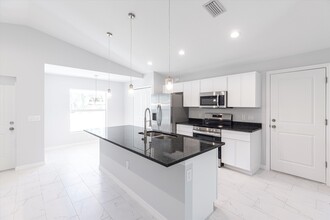 2005 Rosa Ct in Lehigh Acres, FL - Building Photo - Building Photo