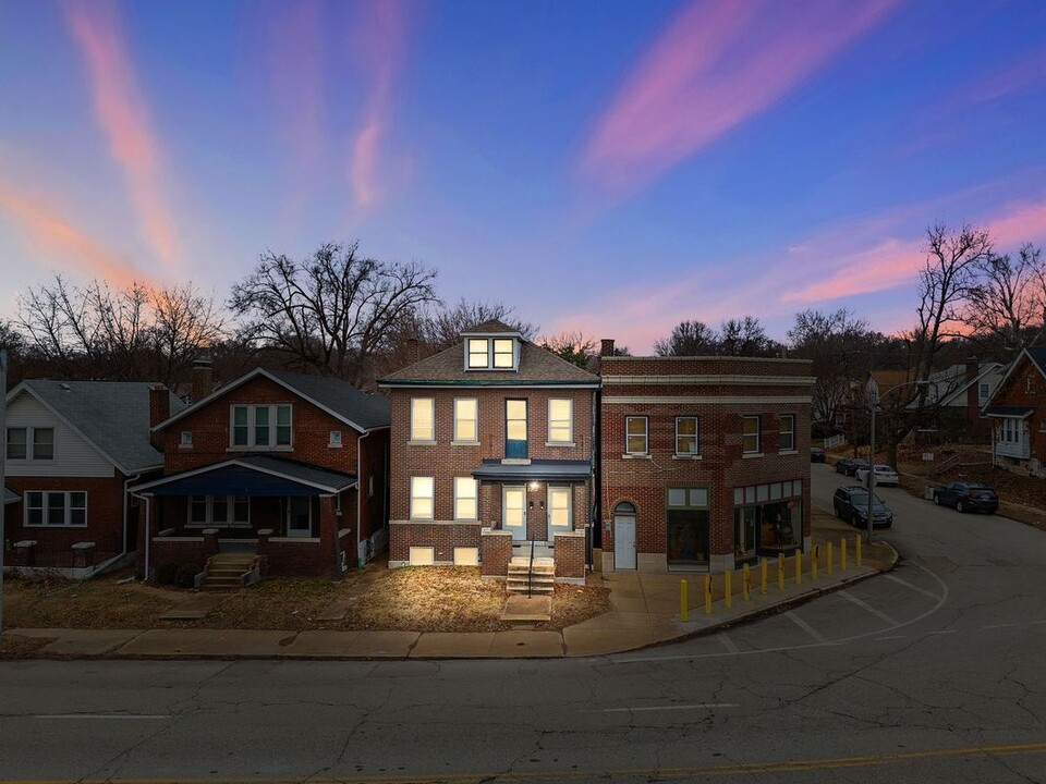 2203 McCausland Ave in St. Louis, MO - Building Photo