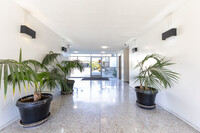 Cambridge house in Van Nuys, CA - Foto de edificio - Lobby