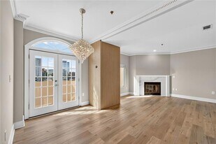 2161 Peachtree Rd, Unit 706 in Atlanta, GA - Building Photo