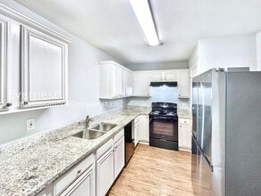 246 Creek Cove Dr in Dallas, TX - Building Photo - Building Photo