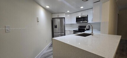 10229 NW 9th St Cir, Unit 110-2 in Miami, FL - Building Photo - Building Photo