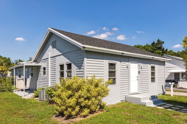 47 SE 11th St in Dania Beach, FL - Foto de edificio - Building Photo