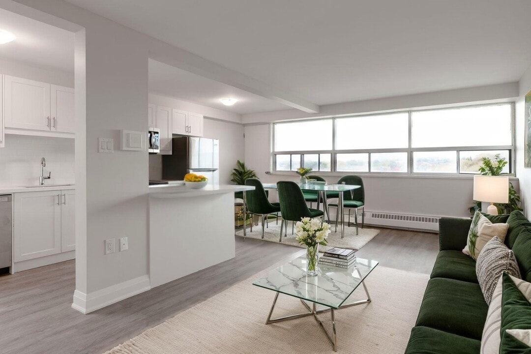 1640 Lawrence in Toronto, ON - Building Photo