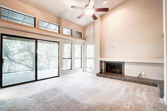 8200 Neely Dr, Unit 236 in Austin, TX - Building Photo - Building Photo
