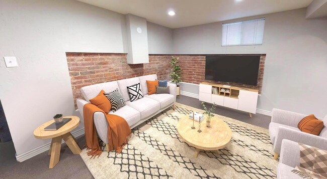 property at 624 E 12th Ave