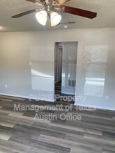 512 Lenora Dr-Unit -B in Taylor, TX - Building Photo - Building Photo