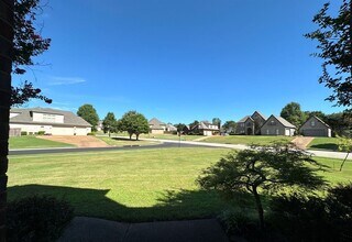 10135 Ridgewood Oak Dr in Lakeland, TN - Building Photo - Building Photo