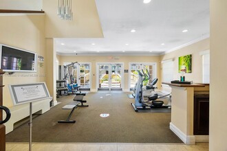 2861 NE 185th St in Miami, FL - Foto de edificio - Building Photo