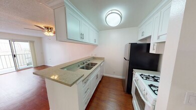 Regency Detroit Apartments in Los Angeles, CA - Building Photo - Interior Photo