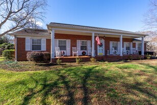 5 Coleman Park Cir in Travelers Rest, SC - Building Photo