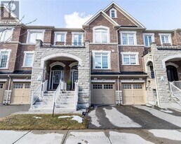 22 Rockbrook Trail in Brampton, ON - Building Photo