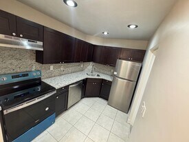3115 Oakland Shores Dr, Unit E112 in Oakland Park, FL - Building Photo