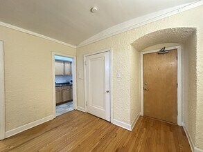 512 W Arlington Pl, Unit 2C in Chicago, IL - Building Photo - Building Photo