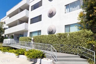 1930 N Vermont Ave, Unit 209