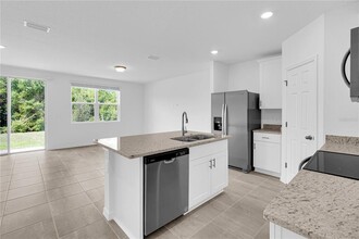 16423 Bird of Paradise Ave in Clermont, FL - Building Photo - Building Photo