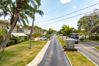 Clearview Oaks Condominiums in Kenneth City, FL - Building Photo - Building Photo