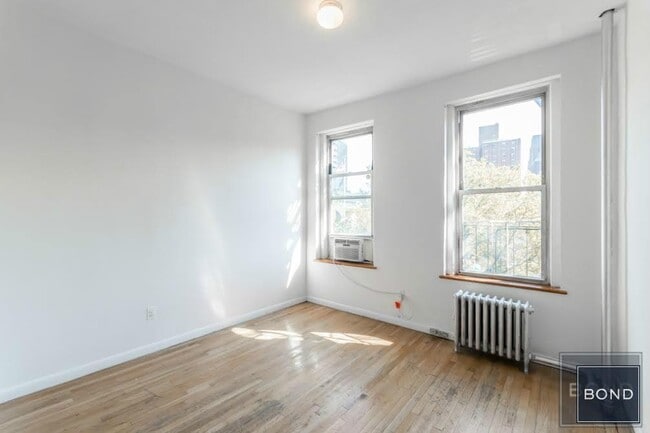68 E 1st St in New York, NY - Building Photo - Building Photo