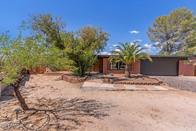 612 W Placita De La Poza in Tucson, AZ - Building Photo - Building Photo