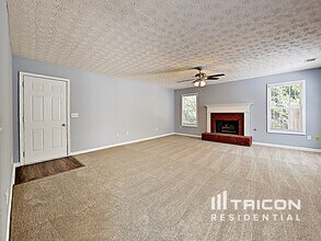 648 Stonecrest Dr in Loganville, GA - Building Photo - Building Photo