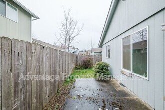 767 Lone Tree St NW in Albany, OR - Building Photo - Building Photo