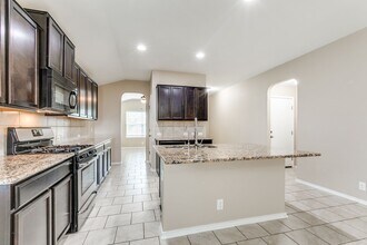 8402 Hudson Holw in San Antonio, TX - Building Photo - Building Photo