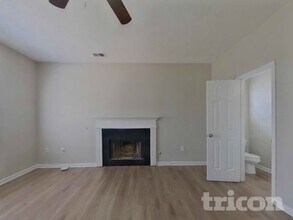 2368 Rambling Way in Lithonia, GA - Foto de edificio - Building Photo