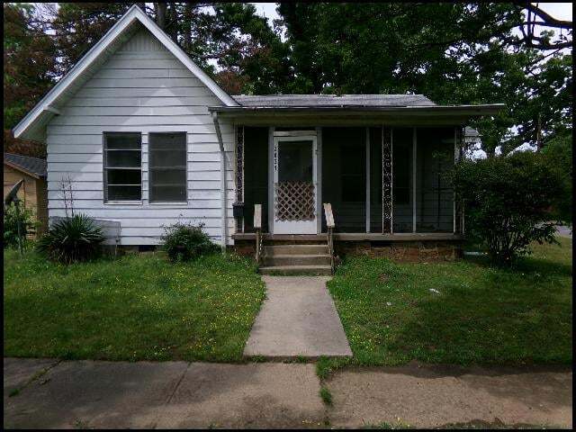 property at 2021 N Poplar St