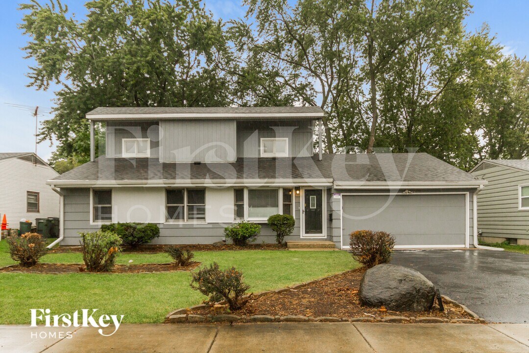 439 W Margaret Terrace in Cary, IL - Building Photo