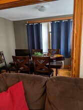 27 South Crescent Circuit, Unit A in Boston, MA - Foto de edificio - Building Photo