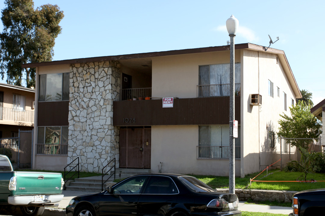 1028 Chestnut Ave in Long Beach, CA - Foto de edificio