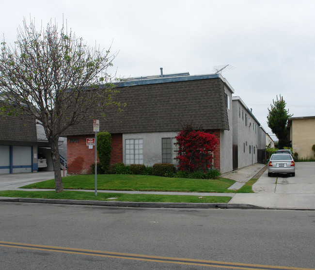 7901 Holt Ave in Huntington Beach, CA - Foto de edificio - Building Photo