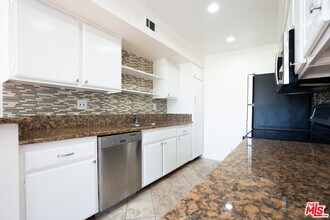 433 S Manhattan Pl-Unit -108 in Los Angeles, CA - Building Photo - Building Photo