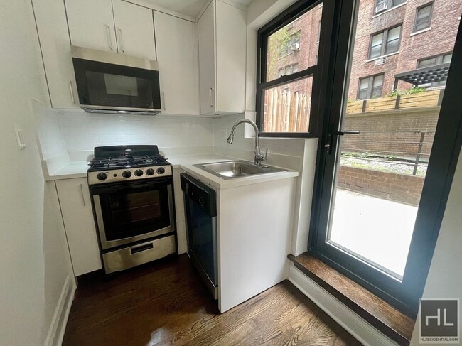 EAST 56 STREET in New York, NY - Building Photo - Building Photo