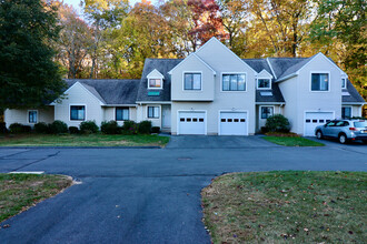 9 Garden Path-Unit -9 in Farmington, CT - Foto de edificio - Building Photo