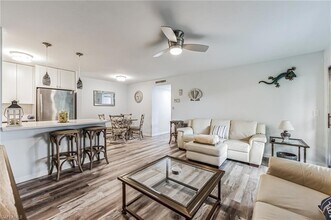 8081 S Woods Cir, Unit 10 in Ft. Myers, FL - Building Photo - Building Photo
