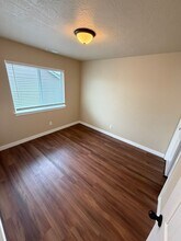 4230 NE Sagecrest St in Albany, OR - Building Photo - Building Photo