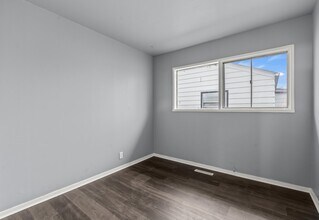 6832 Cornell St in Taylor, MI - Foto de edificio - Building Photo