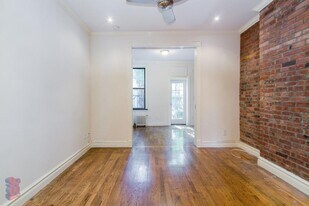250 Mott St, Unit 19 in New York, NY - Building Photo