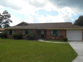 636 Slade St in Hinesville, GA - Building Photo