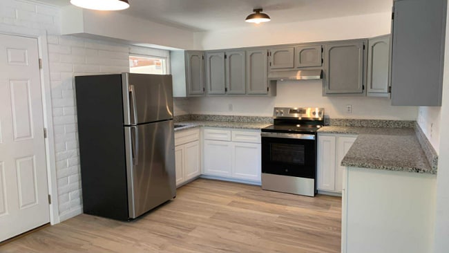 100 McKinney St in Clint, TX - Building Photo - Building Photo