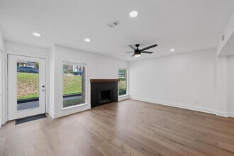 6411 Chimney Creek Cir in Austin, TX - Foto de edificio - Building Photo